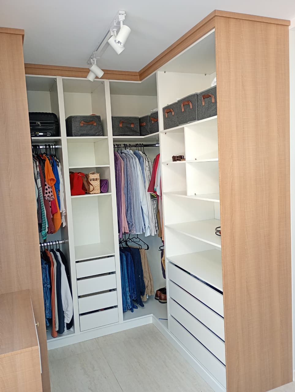Closet de canto planejado