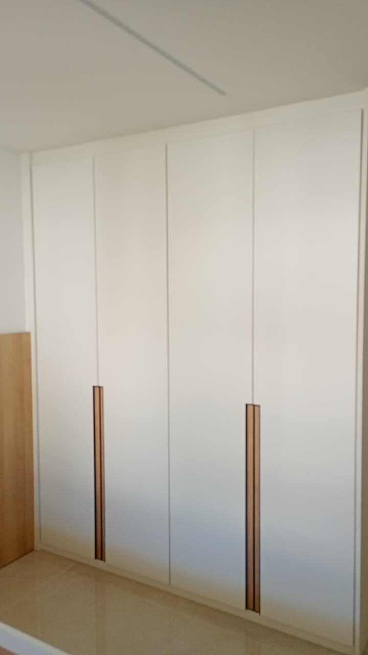 Guarda-roupa branco sob medida